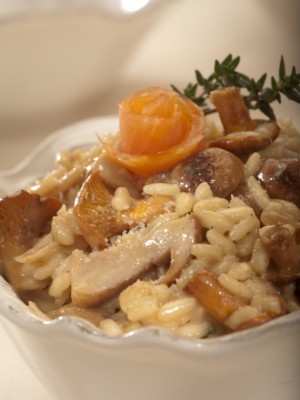 Risotto z grzybami i wędzonym łososiem norweskim